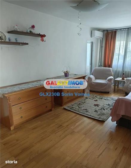 Apartament cu 3 camere semidecomandat în Văcăresti