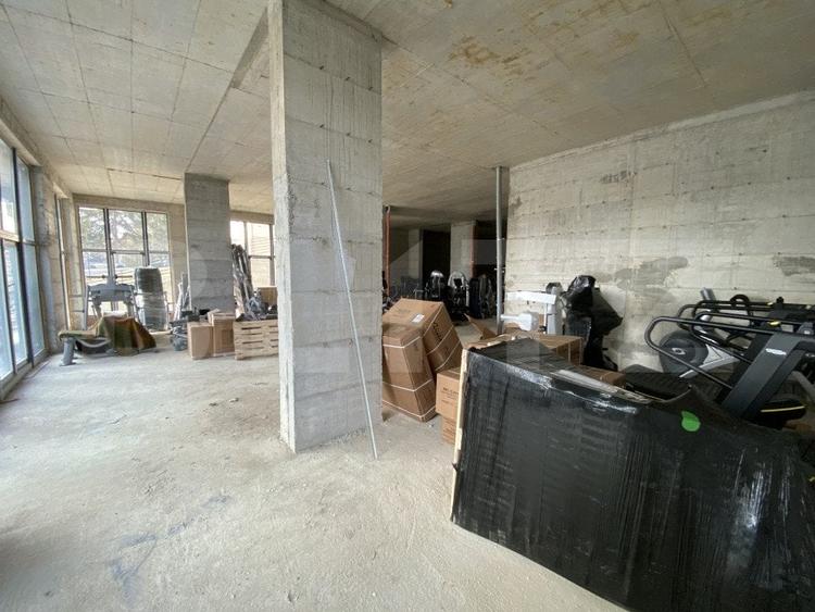 Spațiu comercial, de 314.29998779297 mp, în Exterior Sud