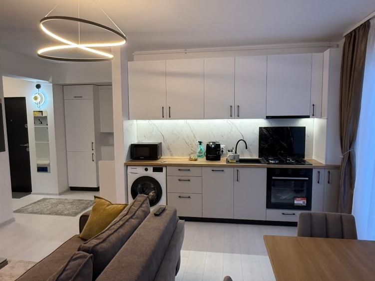 Apartament cu 3 camere decomandat, mobilat în Central