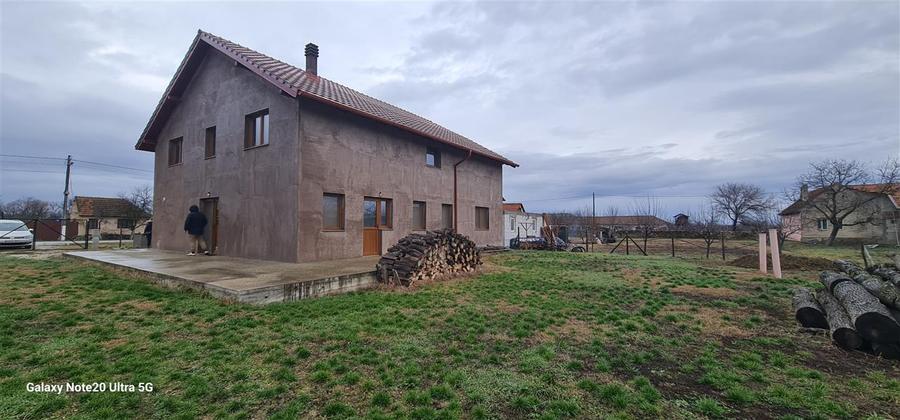 Casă individuală cu 6 camere cu Teren 923 Mp în Agrișu Mare