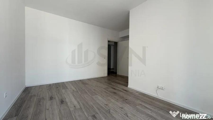 Apartament cu 4 camere semidecomandat în Iancului