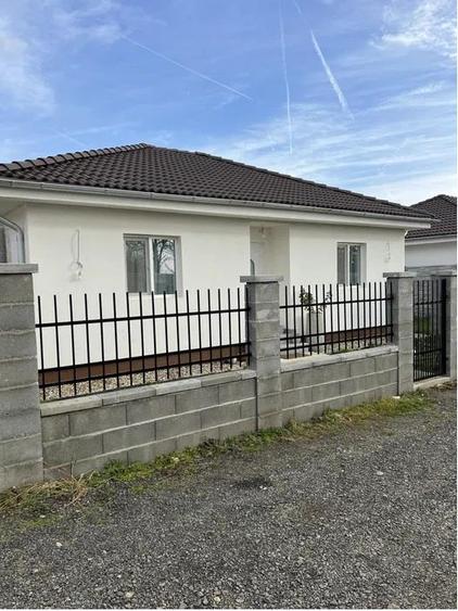 Casă individuală cu 2 camere cu Teren 300 Mp în Sânandrei