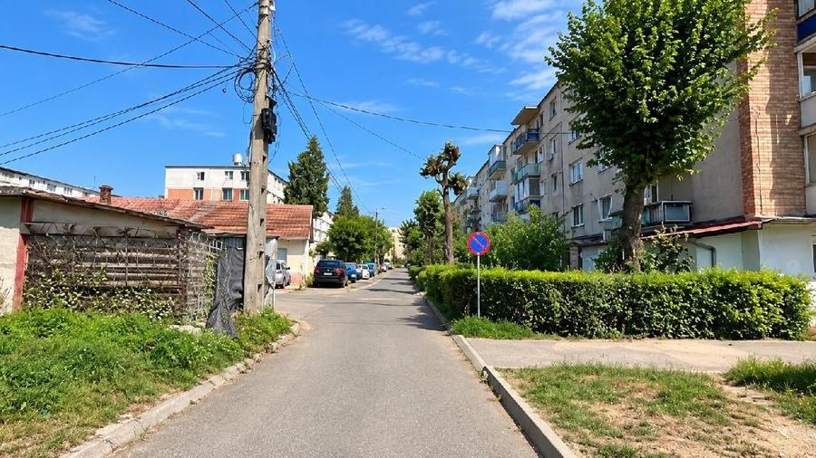 Apartament cu 3 camere semidecomandat în Gojdu