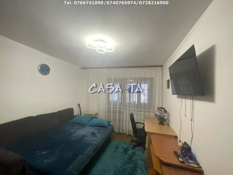 Apartament cu 3 camere semidecomandat, mobilat în Unirii