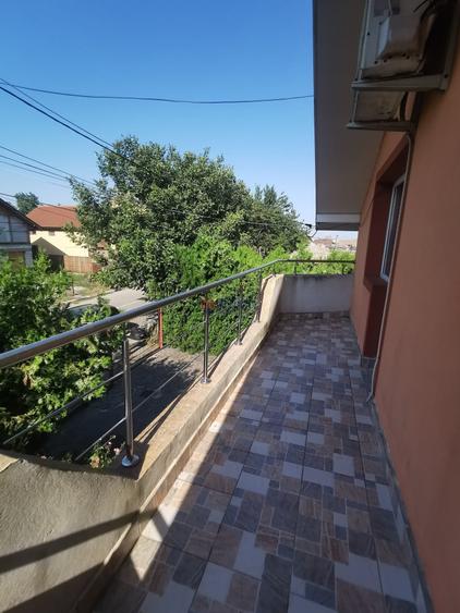 Casă cu 3 camere decomandat cu Canalizare în Agigea