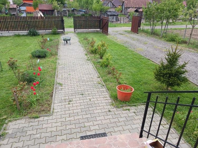 Casă cu 4 camere în Bărdești