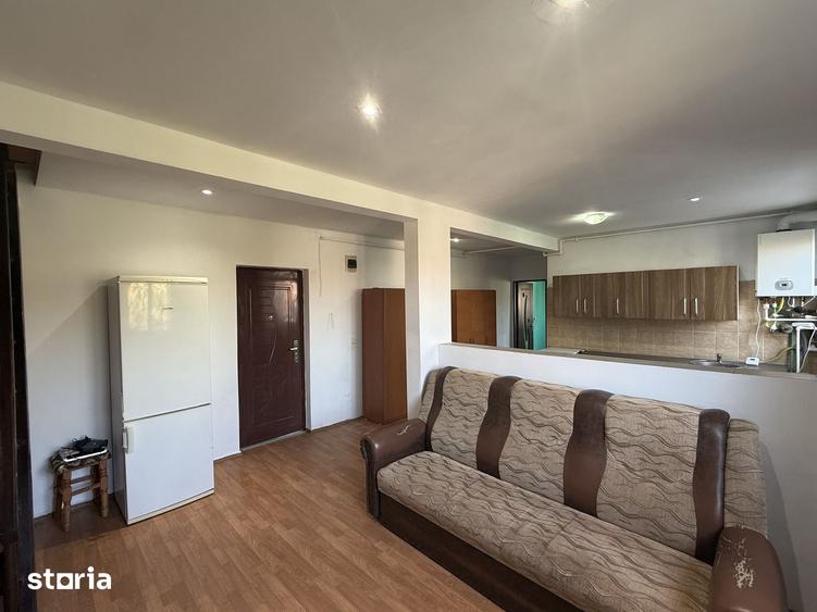 Apartament cu 4 camere decomandat în Est