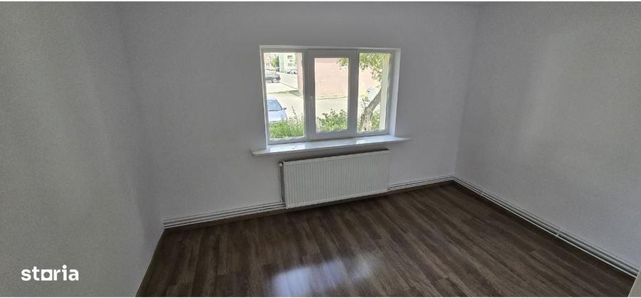 Apartament cu 2 camere semidecomandat în 1 Mai