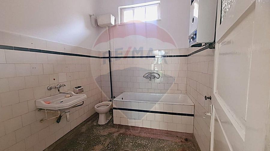 Casă cu 3 camere cu Teren 533 Mp în Central