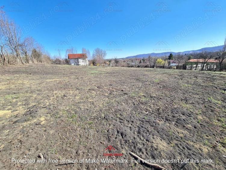 Casă cu Teren 4391 Mp în Cornu