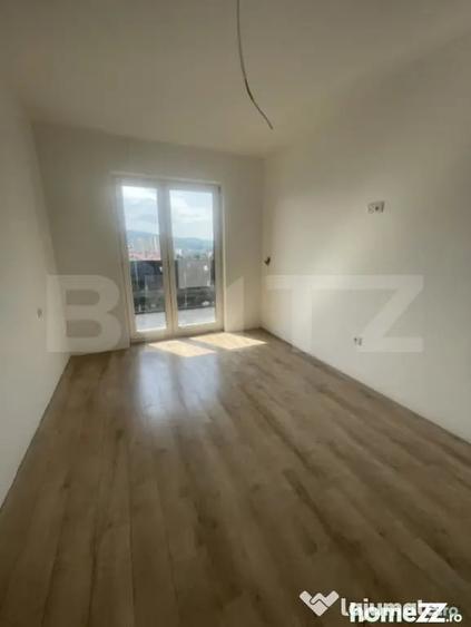 Apartament cu 3 camere decomandat în Independenței