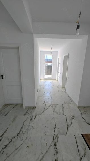Casă cu 5 camere cu Teren 410 Mp în Pasărea