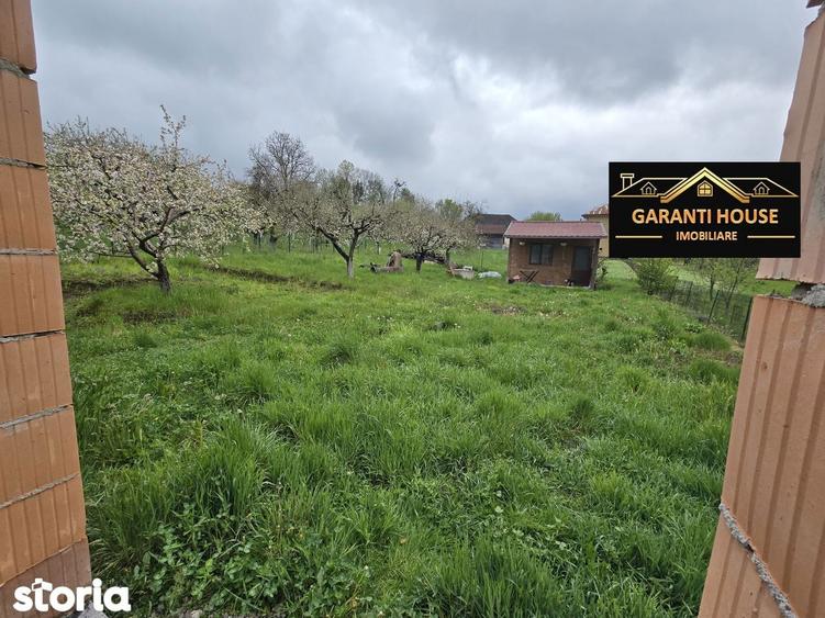 Casă cu 4 camere cu Teren 852 Mp în Groși