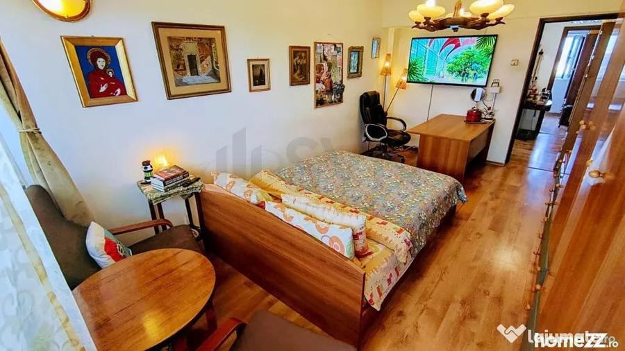Apartament cu 4 camere decomandat în Ștefan cel Mare