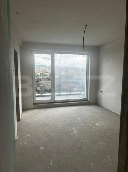 Apartament cu 3 camere semidecomandat în Mărăști