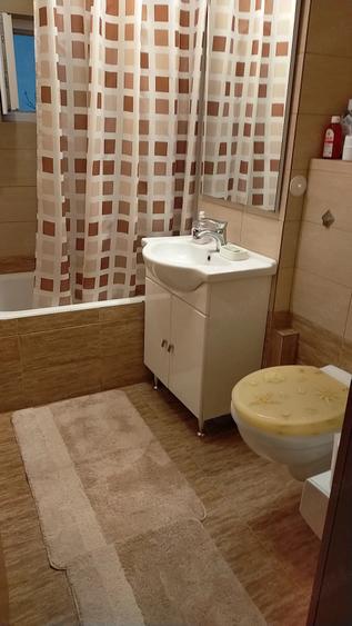 Apartament cu 3 camere semidecomandat în Dâmbovița