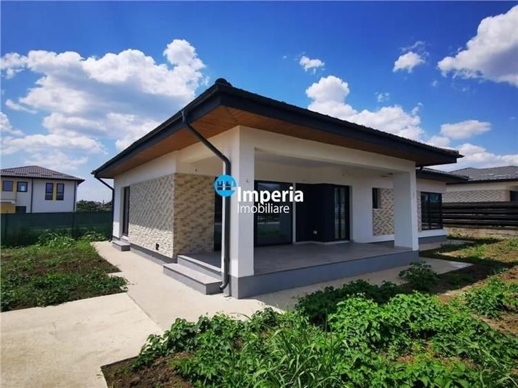 Casă individuală cu 4 camere cu Canalizare în Aroneanu