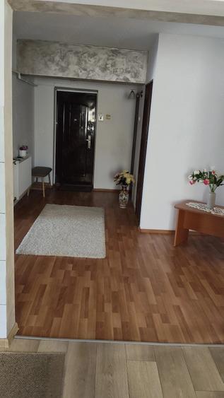 Apartament cu 4 camere decomandat în Unirii Sud