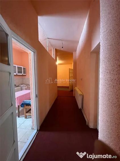Casă cu 6 camere cu Teren 606 Mp în Central