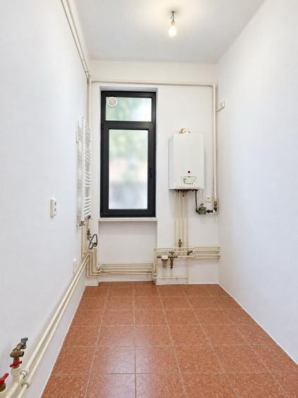 Apartament cu 3 camere semidecomandat în Rosetti