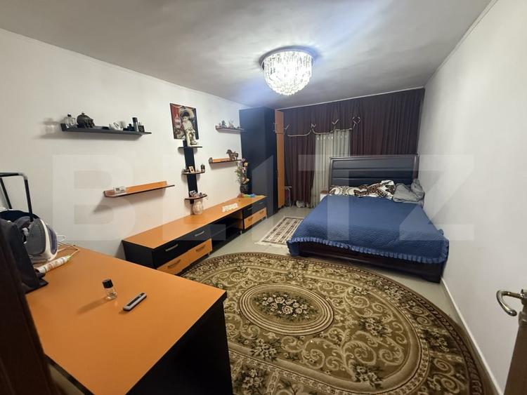Apartament cu 3 camere decomandat, mobilat în Micro 11