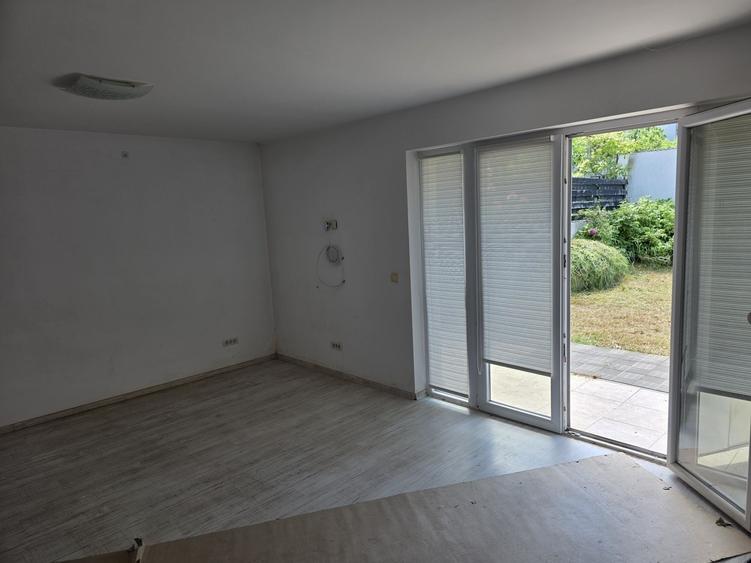 Casă cu 4 camere în Rediu