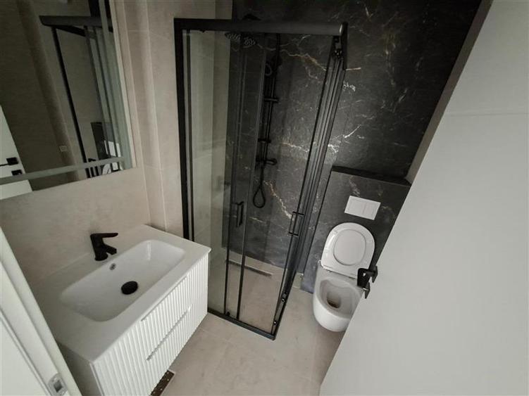 Apartament cu 3 camere semidecomandat în Iris