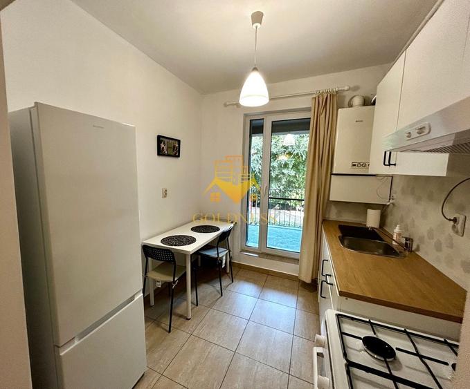 Apartament cu 2 camere semidecomandat, mobilat în Mărăști