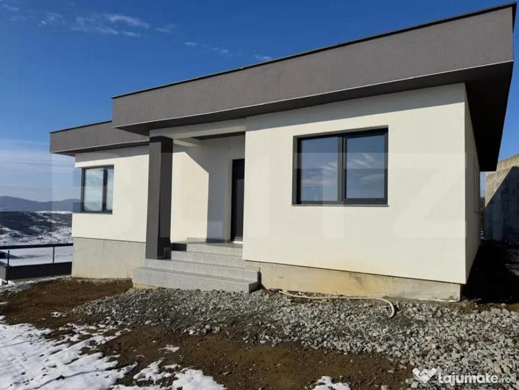 Casă cu 4 camere cu Teren 300 Mp în Central