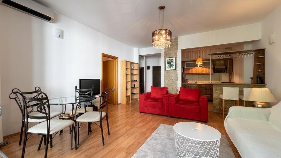 Apartament cu 2 camere semidecomandat, mobilat în Pajura