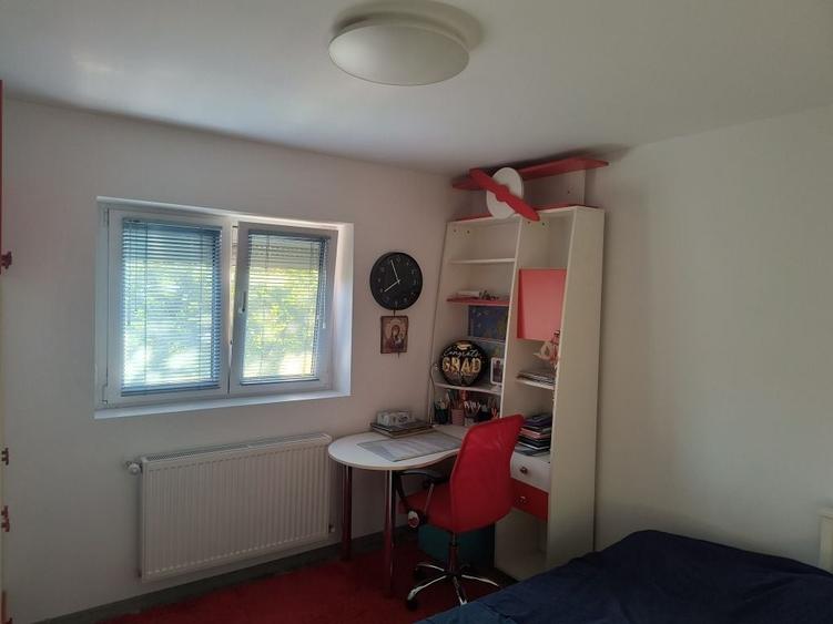 Apartament cu 3 camere decomandat în Drumul Taberei