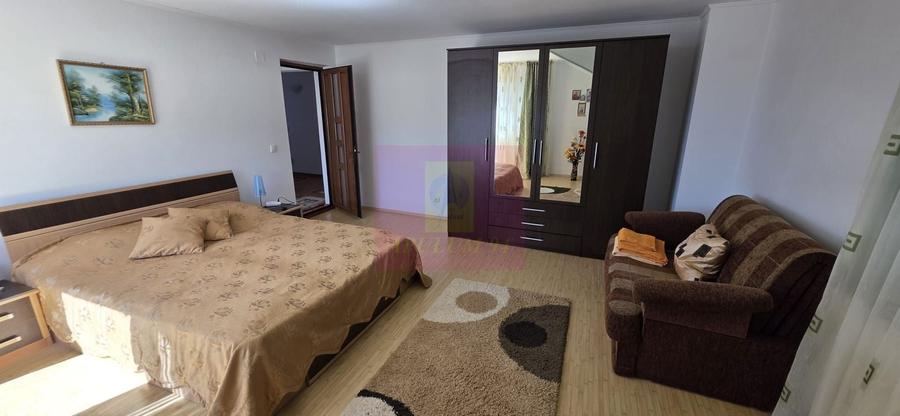 Casă individuală cu 7 camere cu Canalizare în Central