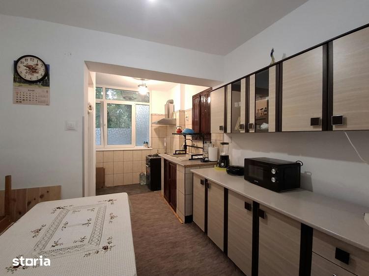 Apartament cu 3 camere decomandat în Titan