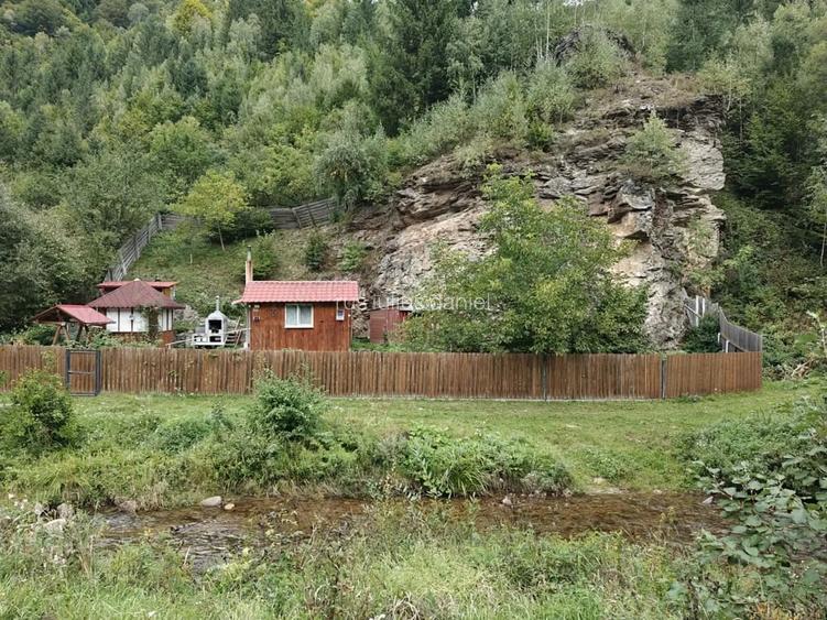 Casă cu Teren 425 Mp în Vale