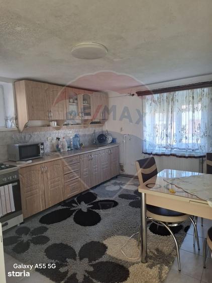 Casă cu 4 camere cu Teren 702 Mp în Axente Sever