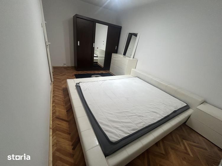 Apartament cu 3 camere semidecomandat în Est