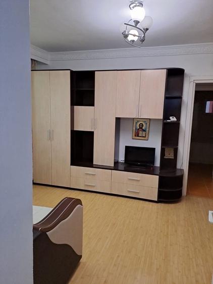 Apartament cu 2 camere semidecomandat în Calea București