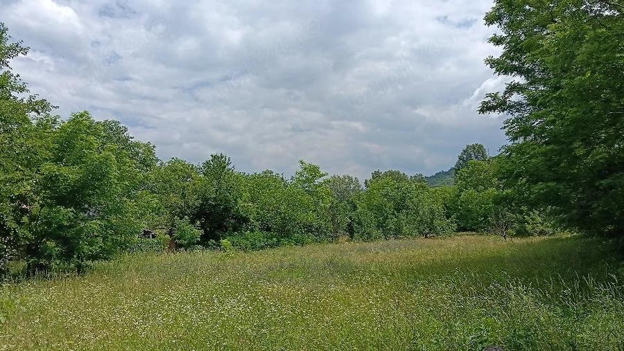 Teren de 1512 mp, în Central