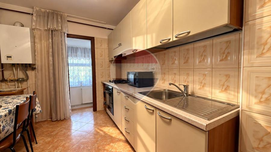 Apartament cu 2 camere semidecomandat, mobilat în Central