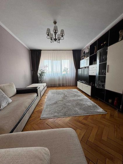 Apartament cu 3 camere decomandat în Lotus