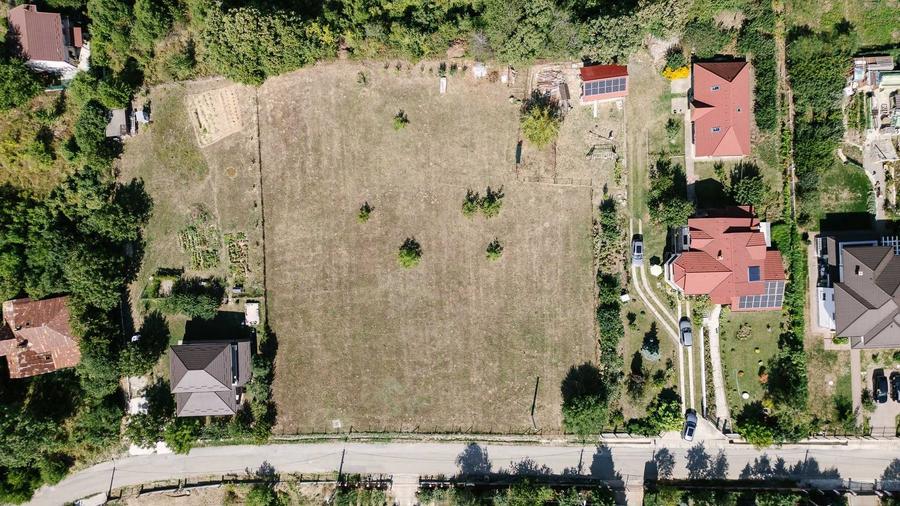 Casă cu 4 camere în Bucium