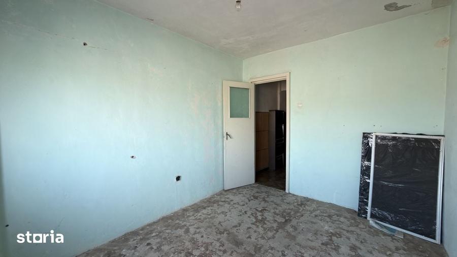 Apartament cu 4 camere semidecomandat în Central
