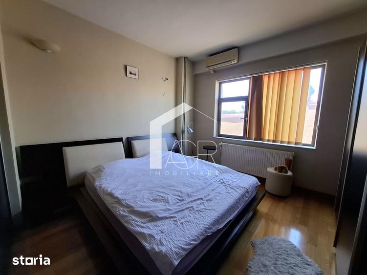 Apartament cu 4 camere decomandat în Democrației
