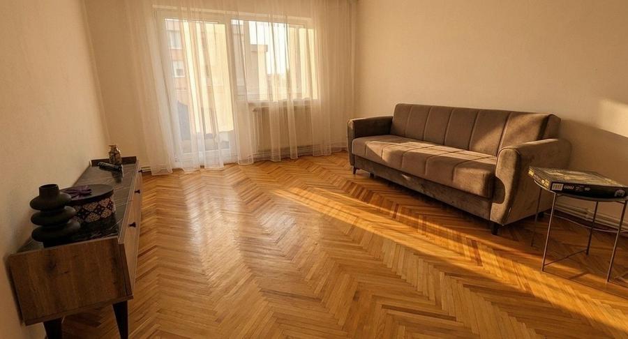 Apartament cu 4 camere decomandat în Central