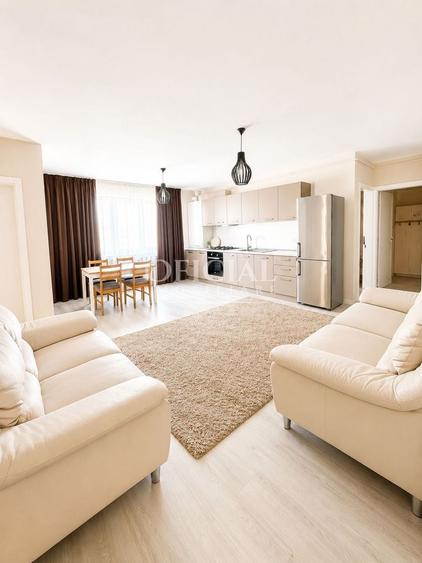 Apartament cu 3 camere semidecomandat, mobilat în Florești