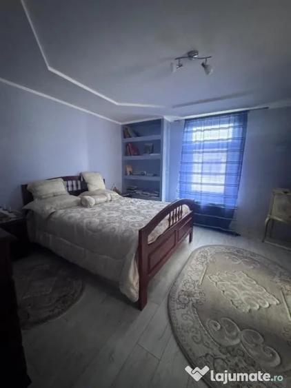 Casă cu 8 camere cu Teren 700 Mp în Rădăuți