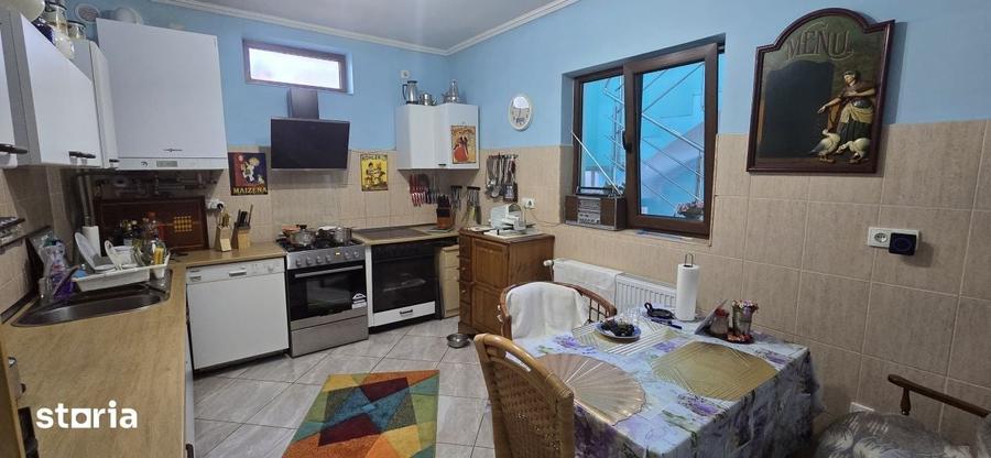 Casă cu 6 camere cu Teren 422 Mp în Sud