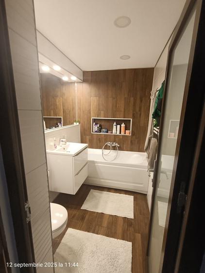 Apartament cu 3 camere decomandat în Micro 3