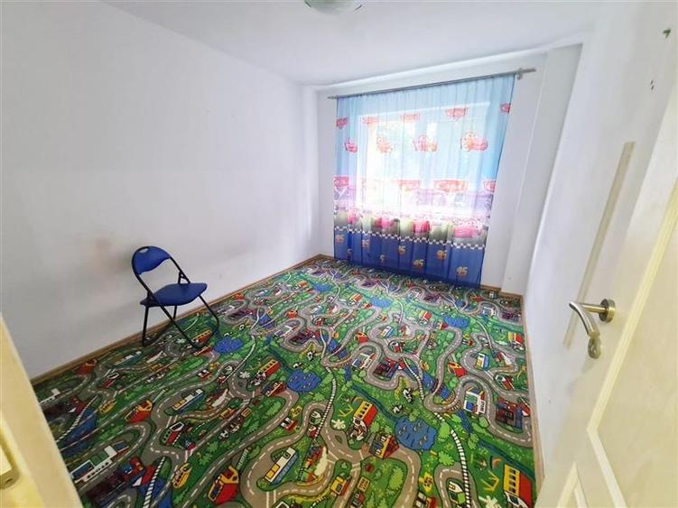 Apartament cu 3 camere decomandat în Astra