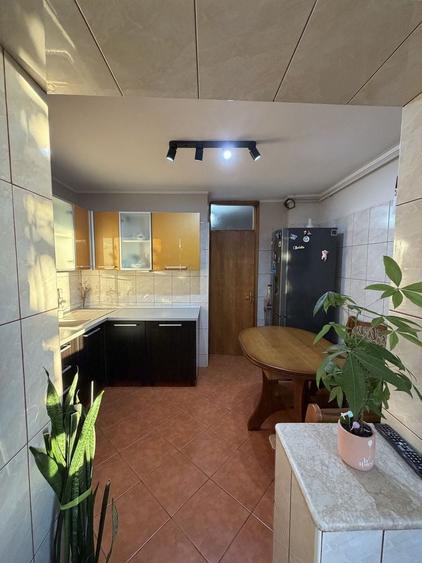 Apartament cu 3 camere decomandat în Dacia